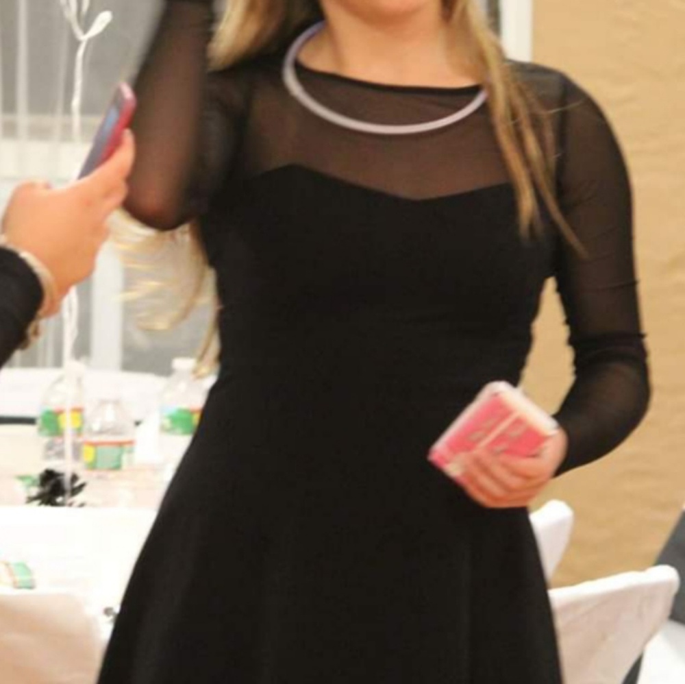 Black Party dress, SIZE small. - Picture 4 of 4